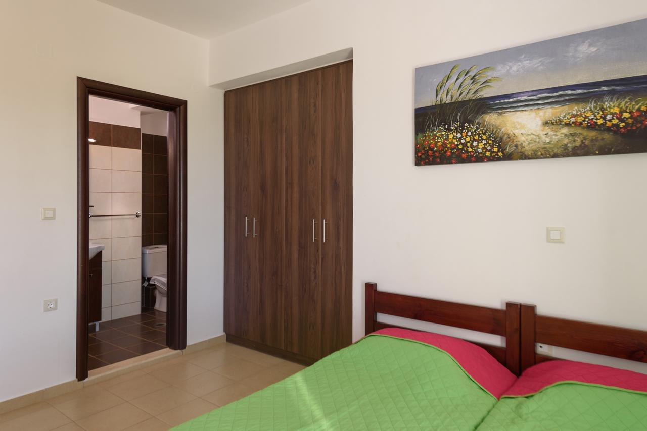 Elpidis Villa Kokkinos Pirgos Exterior foto