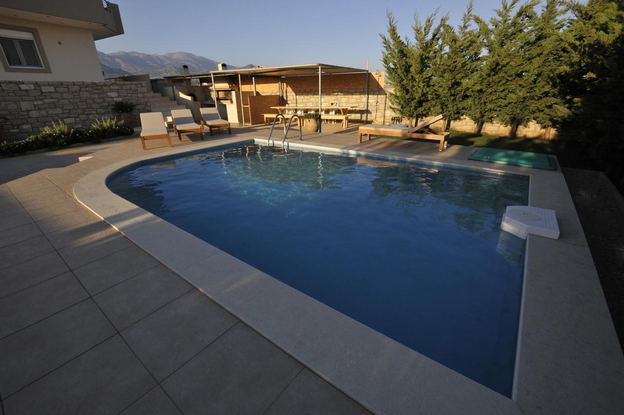 Elpidis Villa Kokkinos Pirgos Exterior foto